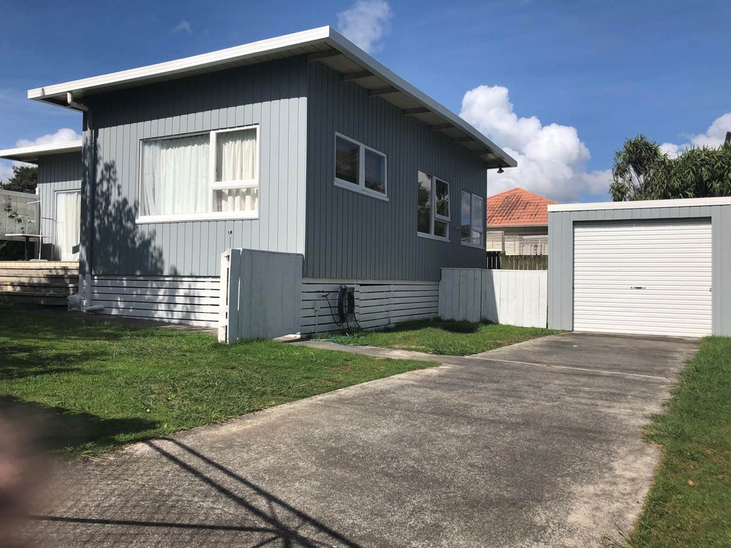 12A Waiari Road, Conifer Grove, Takanini - Carousel 1