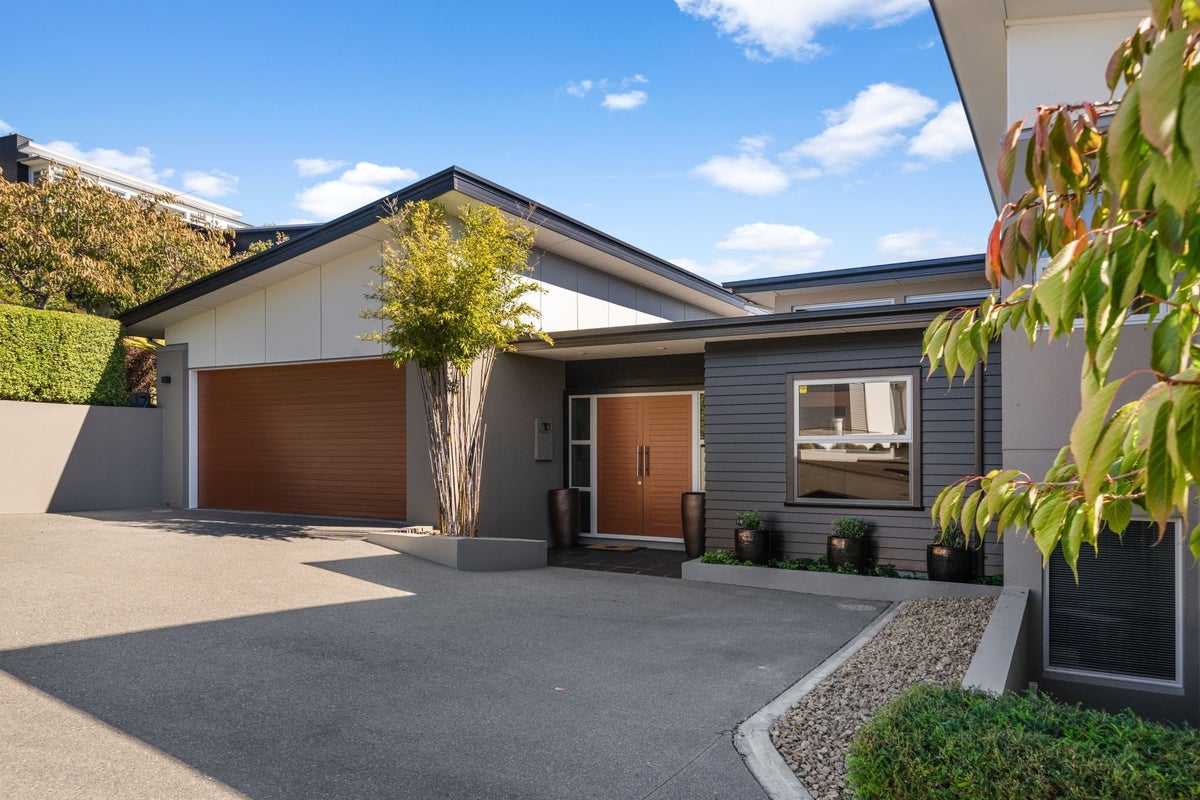 10 Quarry Hill Terrace, Kennedys Bush, Christchurch - Carousel 2