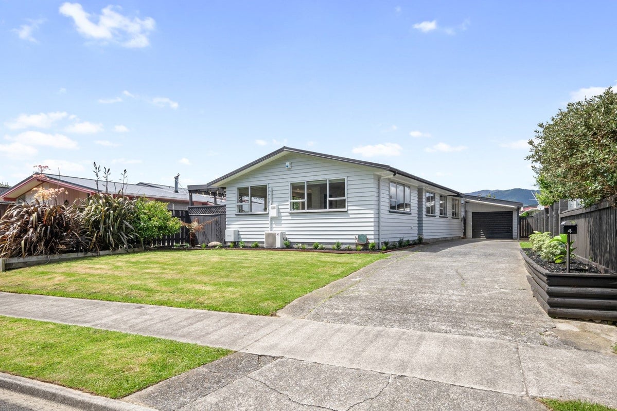 4 Harvard Grove, Totara Park, Upper Hutt - Carousel 1