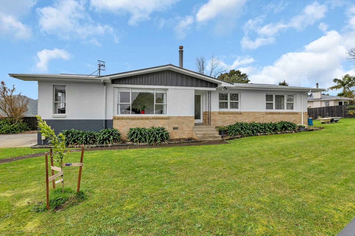 31 Eden Terrace, Kamo, Whangarei - Carousel 1