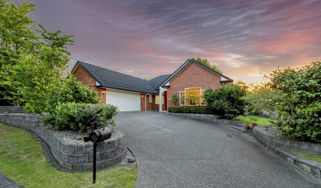 33 John Brooke Crescent, East Tamaki Heights, Auckland - Carousel 1