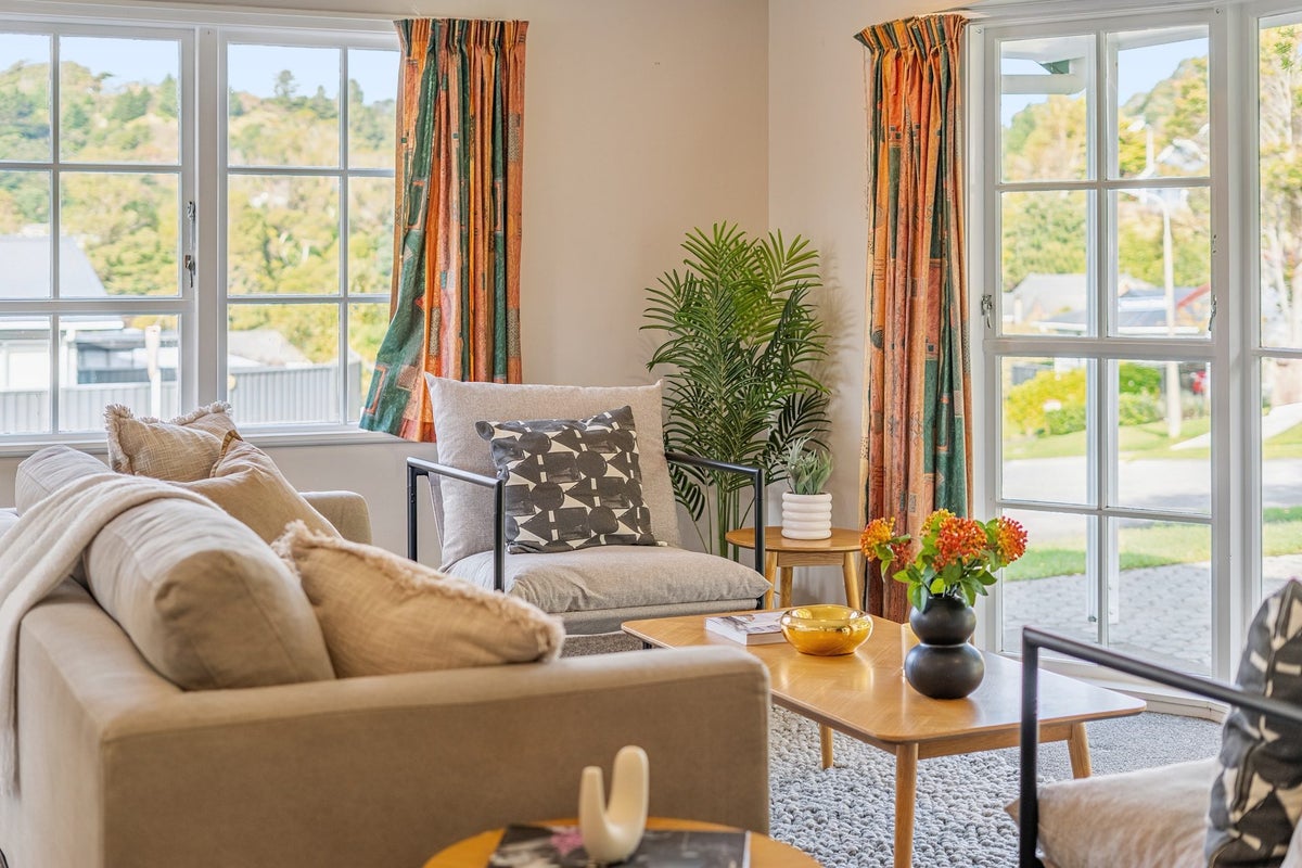 1 Woolwich Close, Whitby, Porirua - Carousel 2