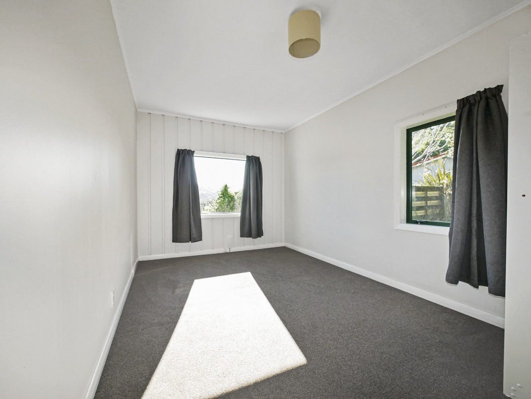 82 Pembroke Road, Northland, Wellington - Carousel 2