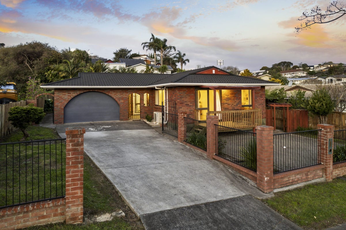 122 Norman Lesser Drive, Saint Johns, Auckland - Carousel 1