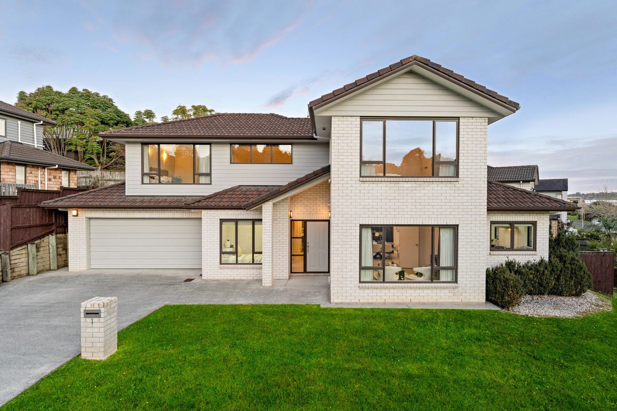1 Muirlea Drive, Flat Bush, Auckland - Carousel 2