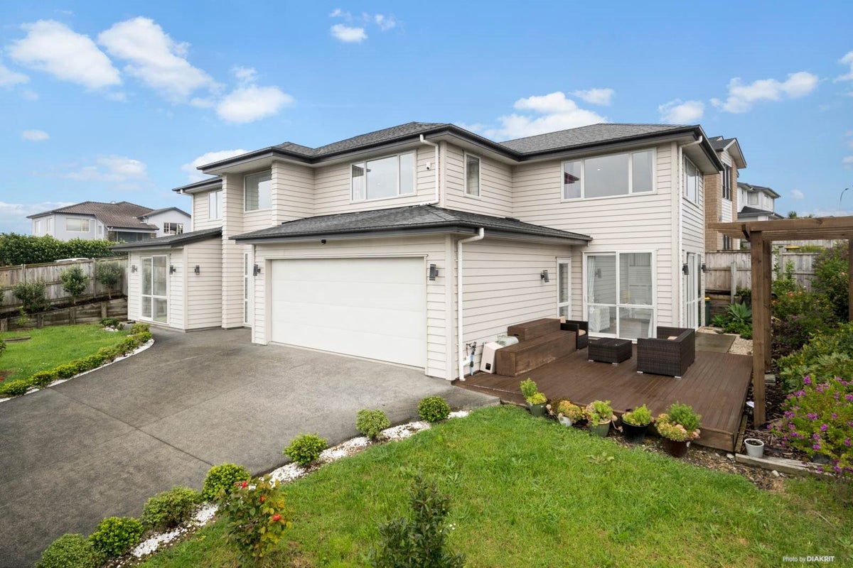 105 Medallion Drive, Oteha, Auckland - Carousel 1