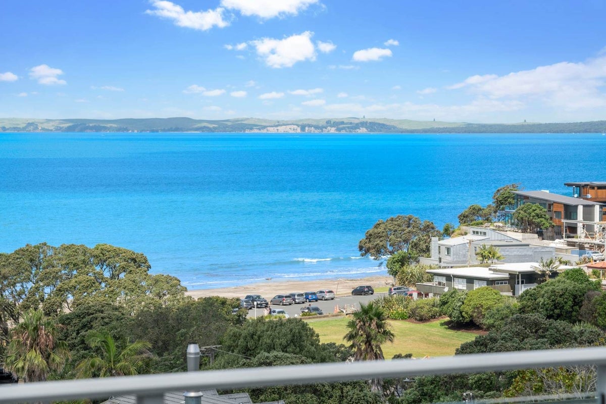 34B Masterton Road, Rothesay Bay, Auckland - Carousel 1