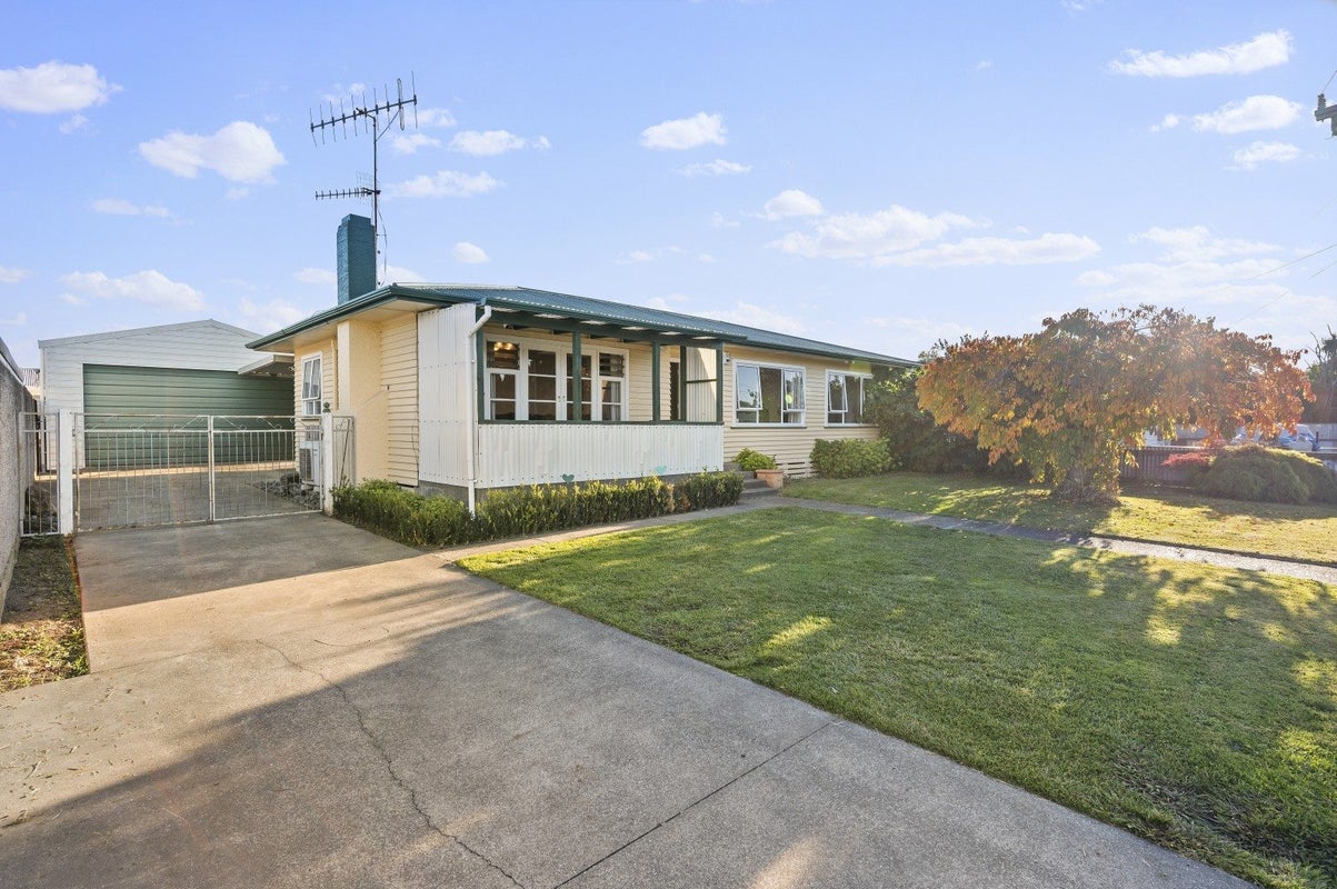 67 Oldham Avenue, Onekawa, Napier - Carousel 1