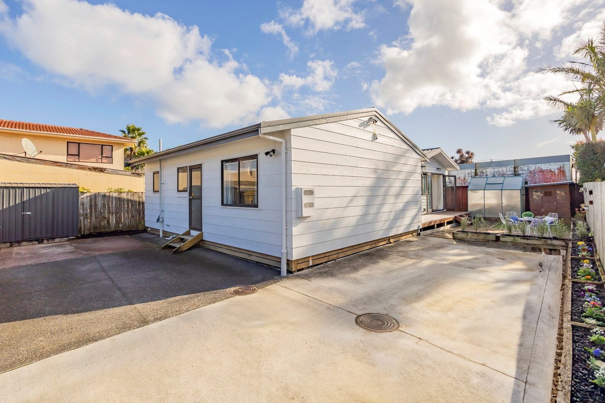 29B Stewart Road, Mount Albert, Auckland - Carousel 19
