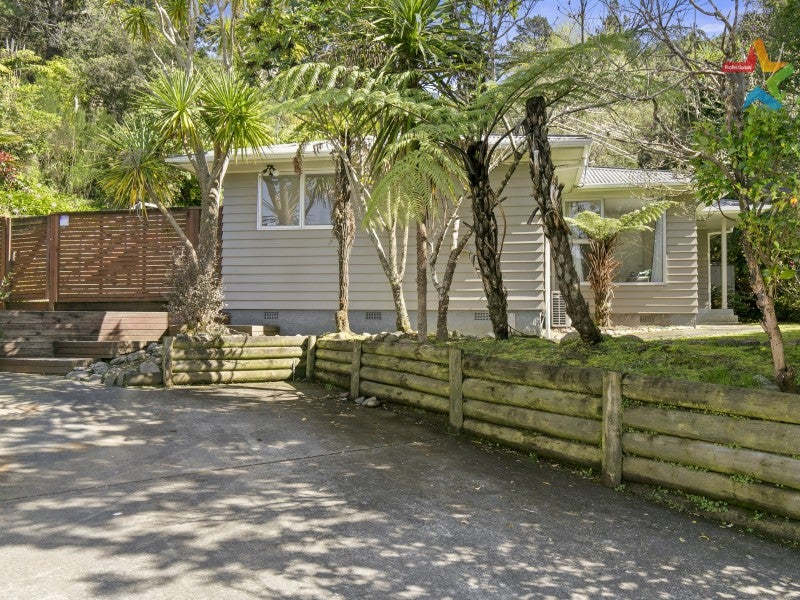 6 Waipuna Grove, Stokes Valley, Lower Hutt - Carousel 1