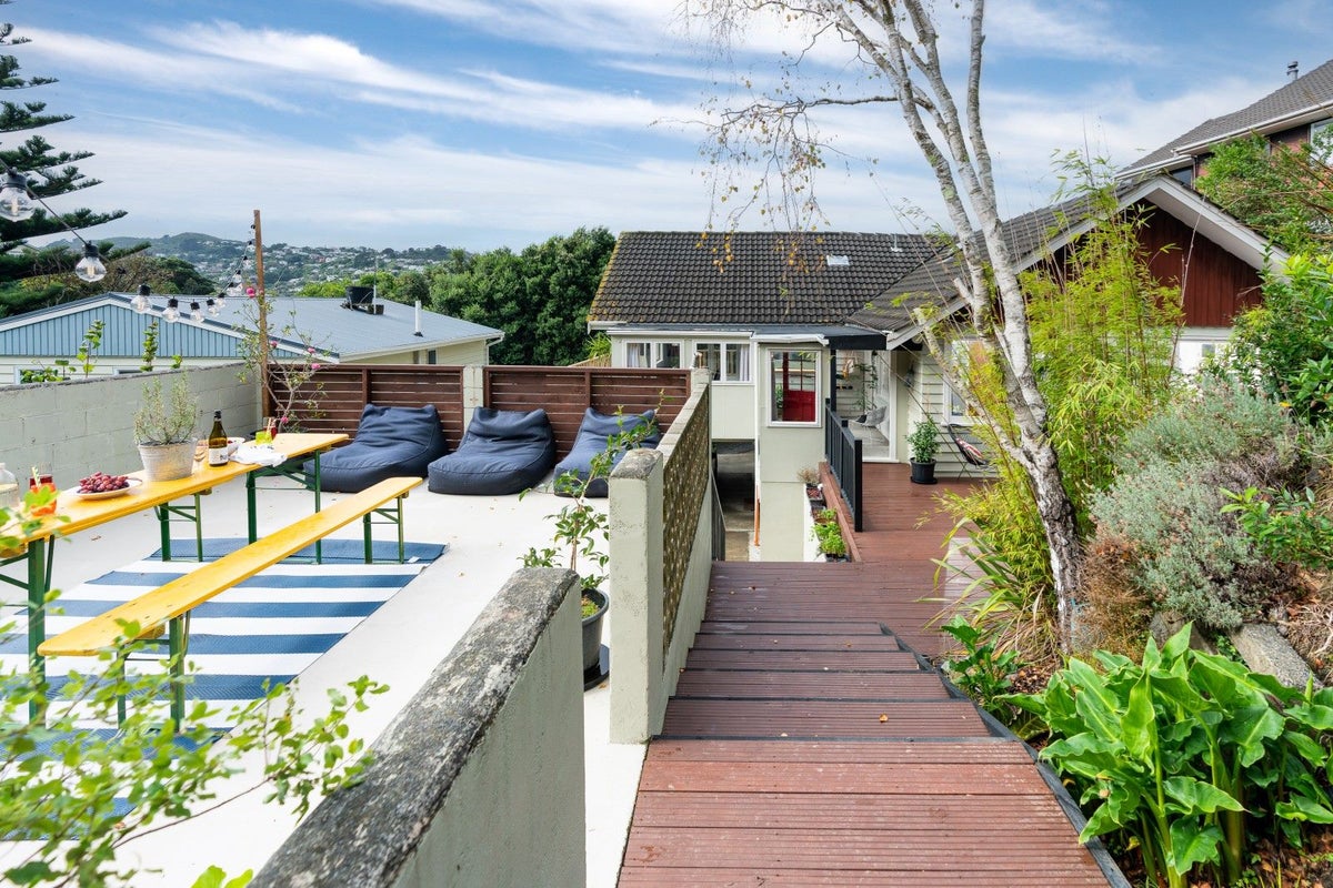 6 Maybury Way, Island Bay, Wellington - Carousel 2