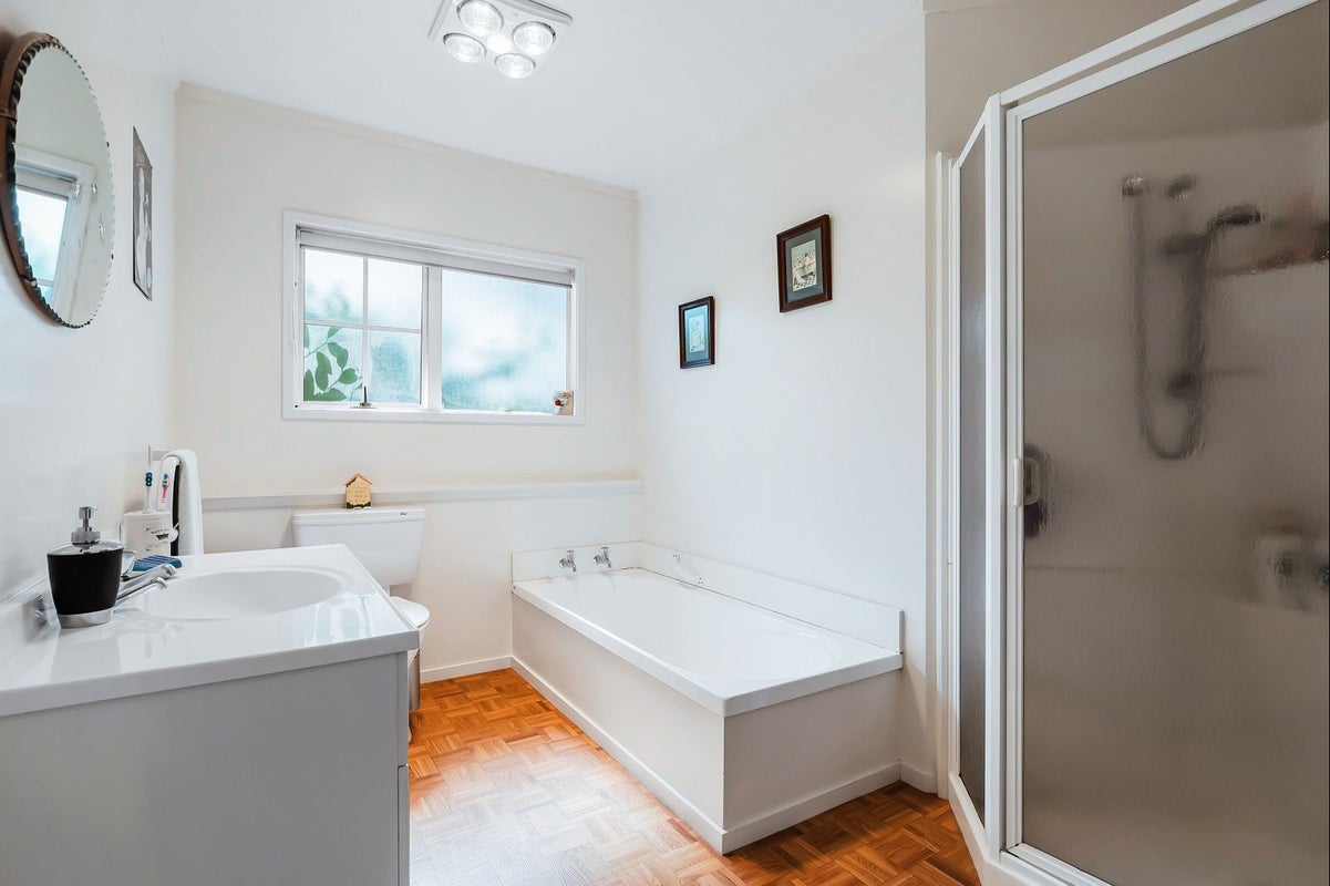 2/8 Kinder Street, Acacia Bay, Taupo - Carousel 16