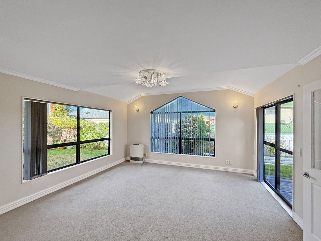 10 Cabbage Tree Grove, Woodridge, Wellington - Carousel 2