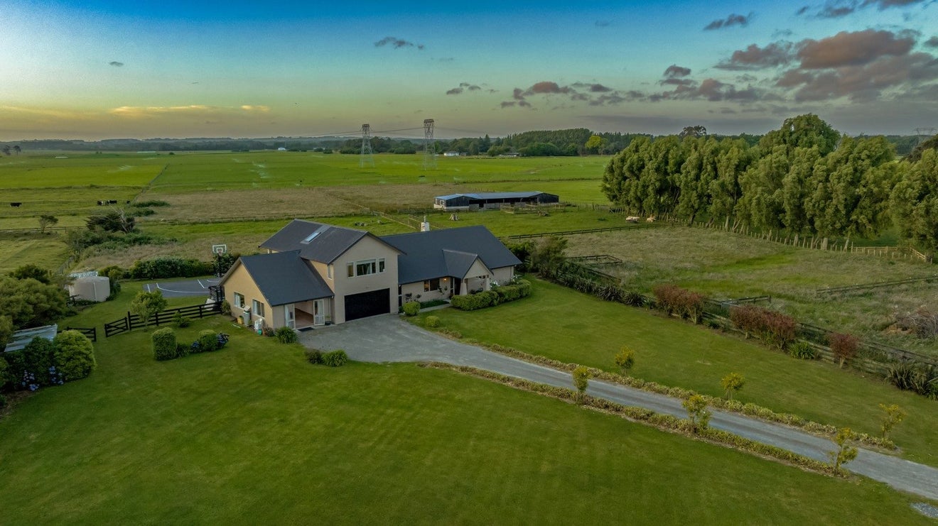 72 Aranui Road, Kairanga, Palmerston North - Carousel 1