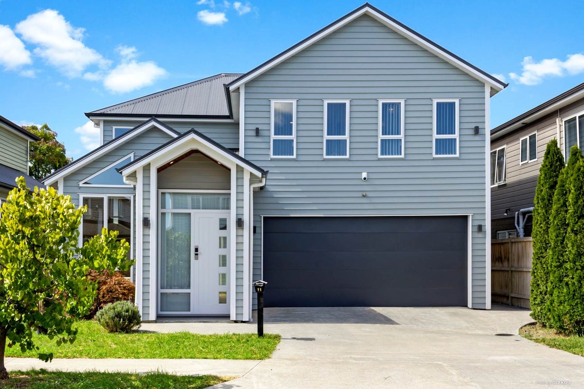 11 Shelby Lane, Flat Bush, Auckland - Carousel 1