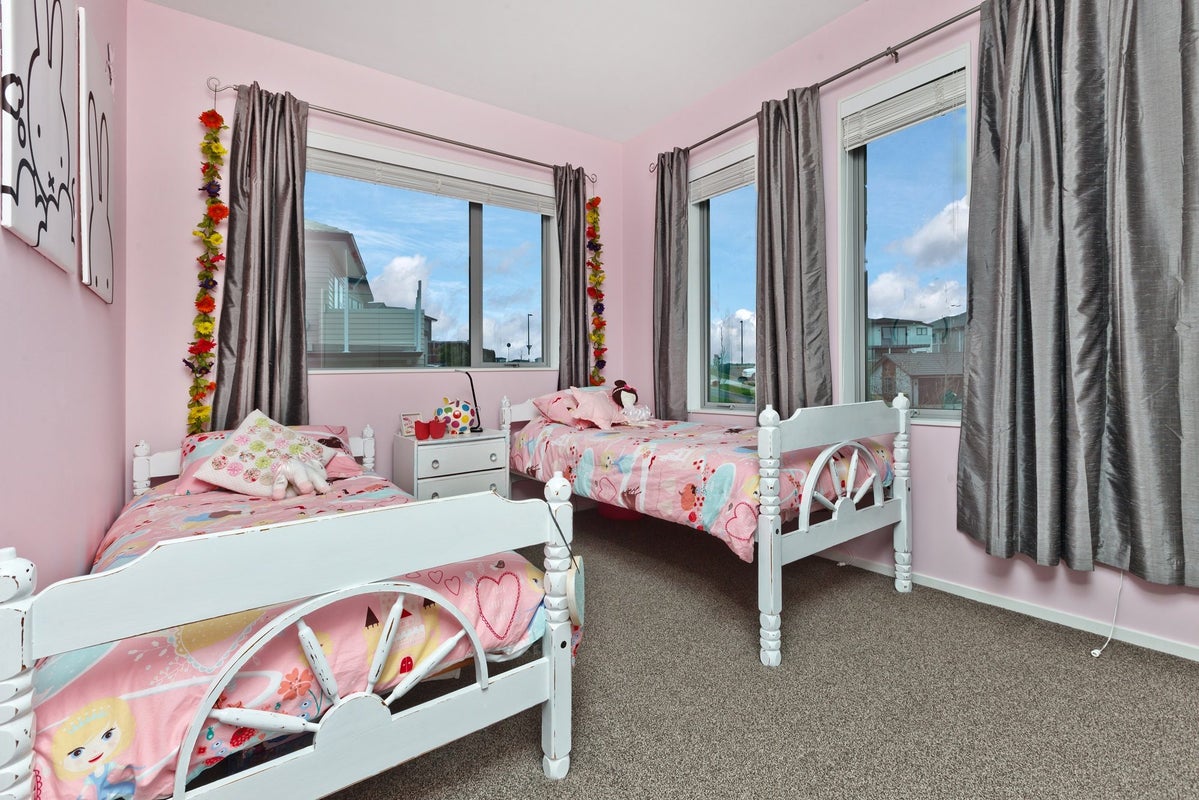 25 Major Henry Greens, Silverdale, Silverdale - Carousel 2