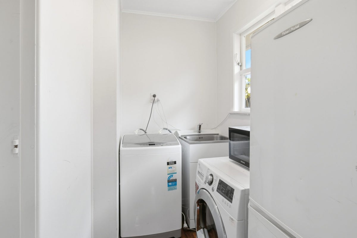 28 Batchelor Street, Newlands, Wellington - Carousel 16