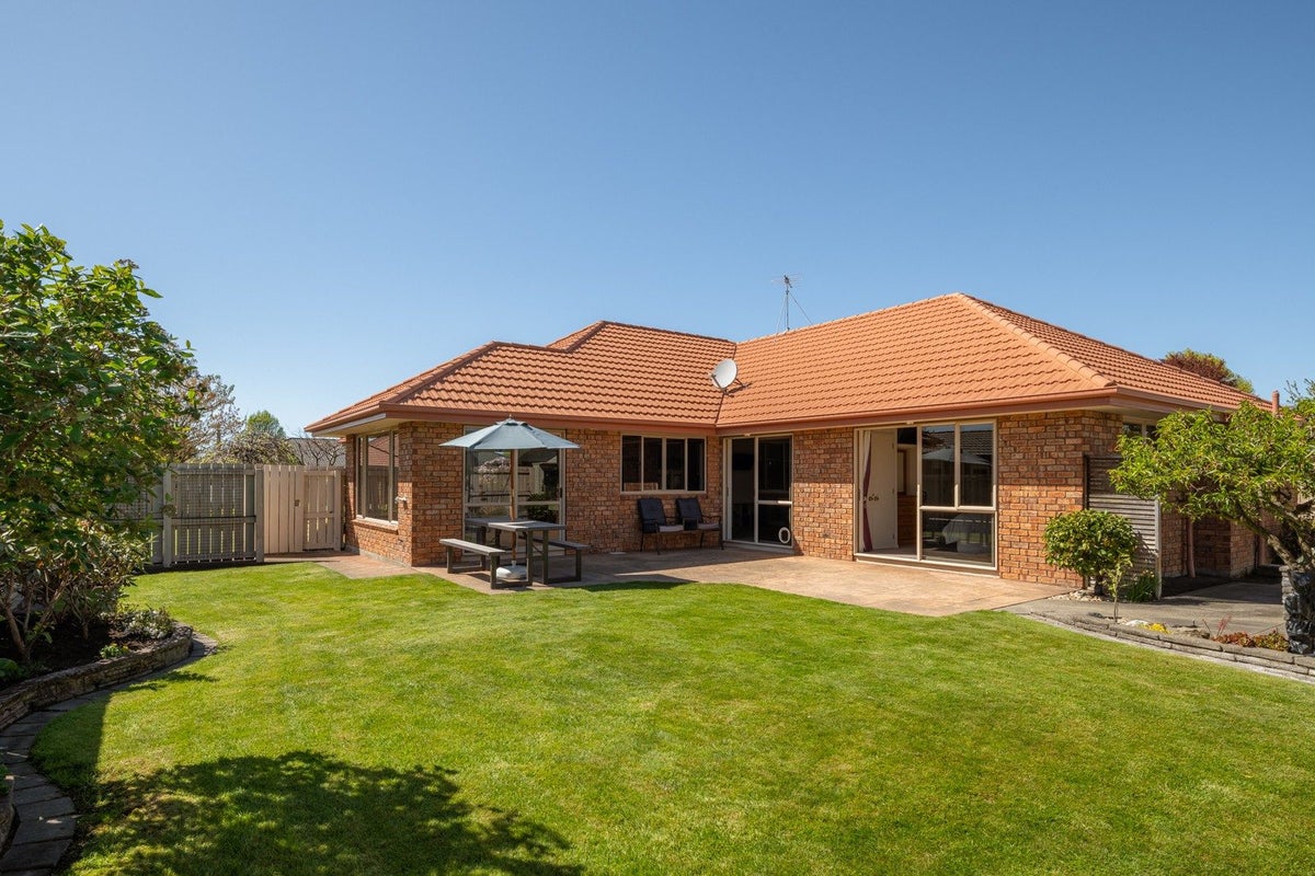 3 The Willows, Springlands, Blenheim - Carousel 1