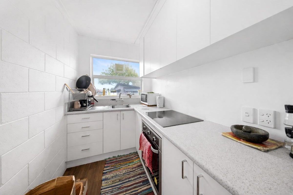 6/53 Albert Street, Hamilton East, Hamilton - Carousel 1
