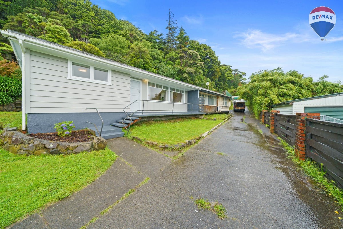 1/4 Faris Crescent, Wainuiomata, Lower Hutt - Carousel 1