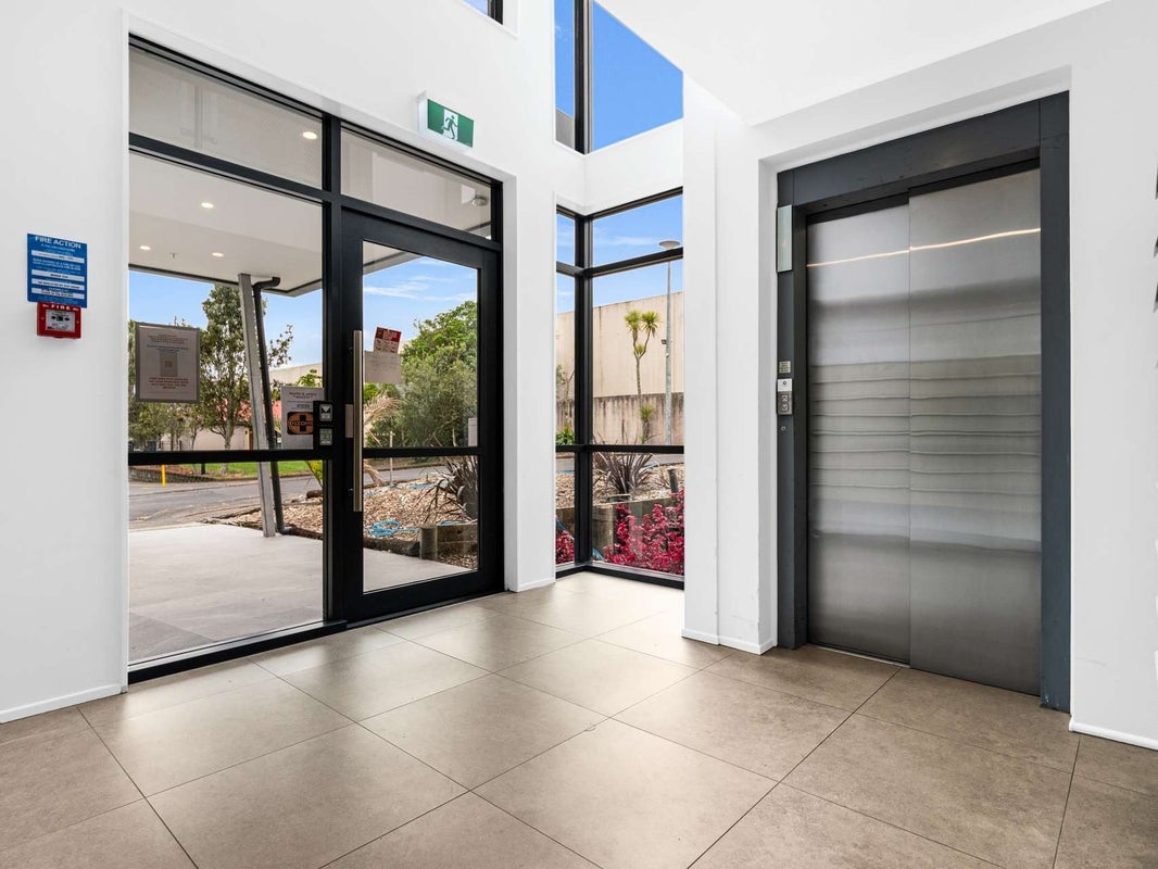 14F/30 Westward Hollow, GLEN EDEN, AUCKLAND - Carousel 11