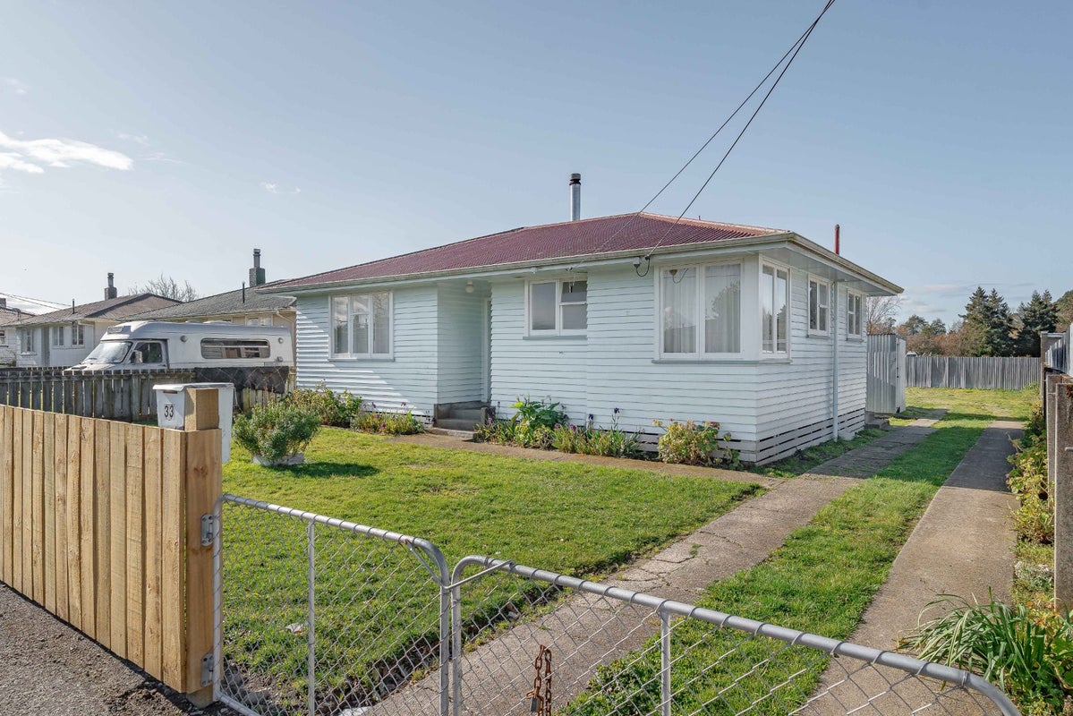 33 Cameron Crescent, Masterton - Carousel 1
