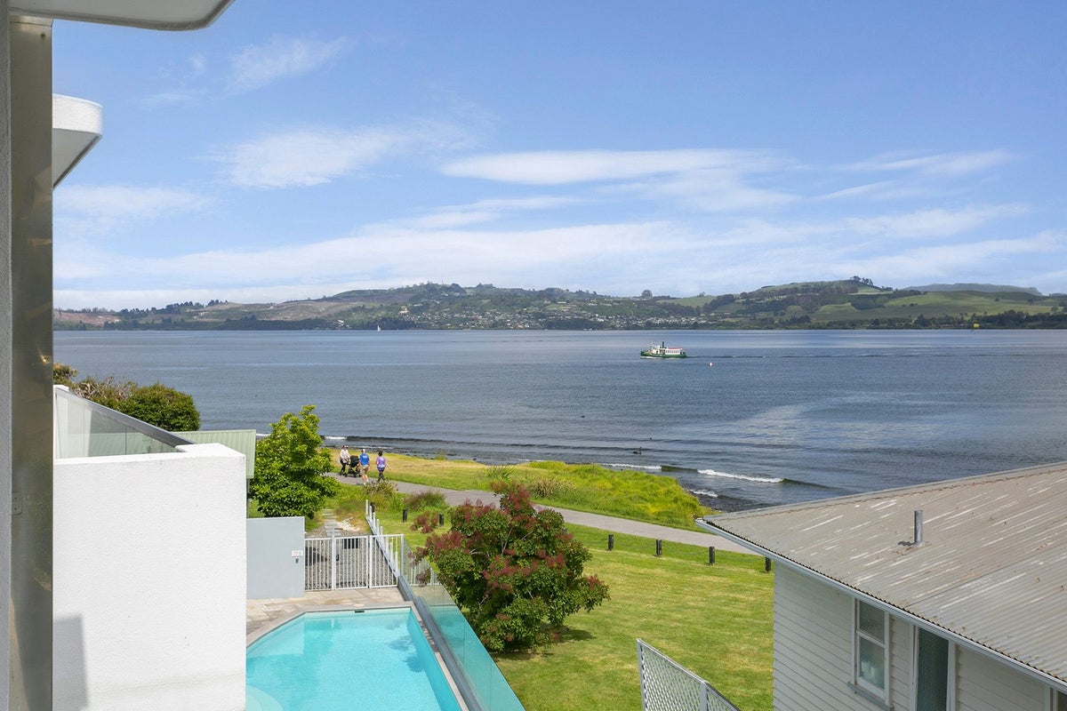 2 Lowell Place, Waipahihi, Taupo - Carousel 2