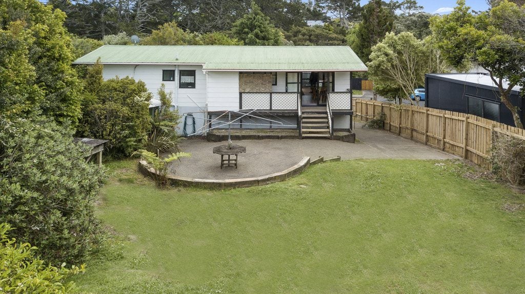 22 Claverdon Drive, Massey, Auckland - Carousel 1