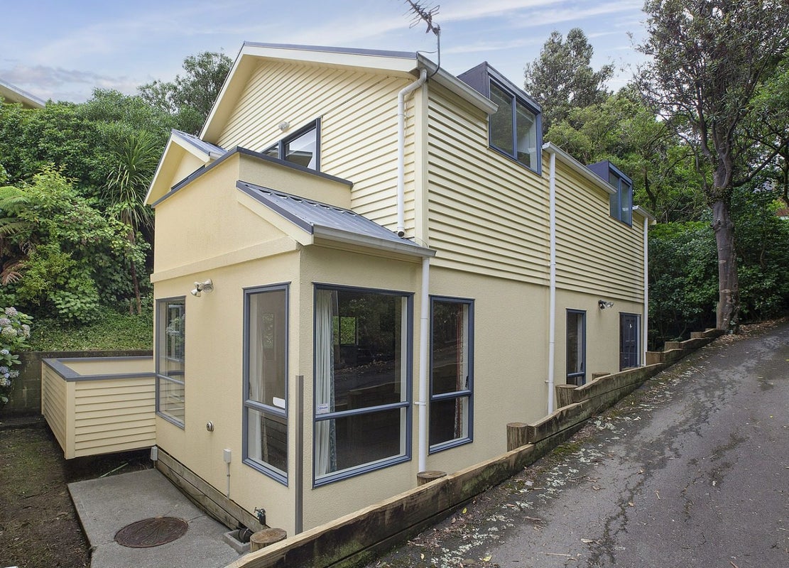31B Clutha Avenue, Khandallah, Wellington - Carousel 1