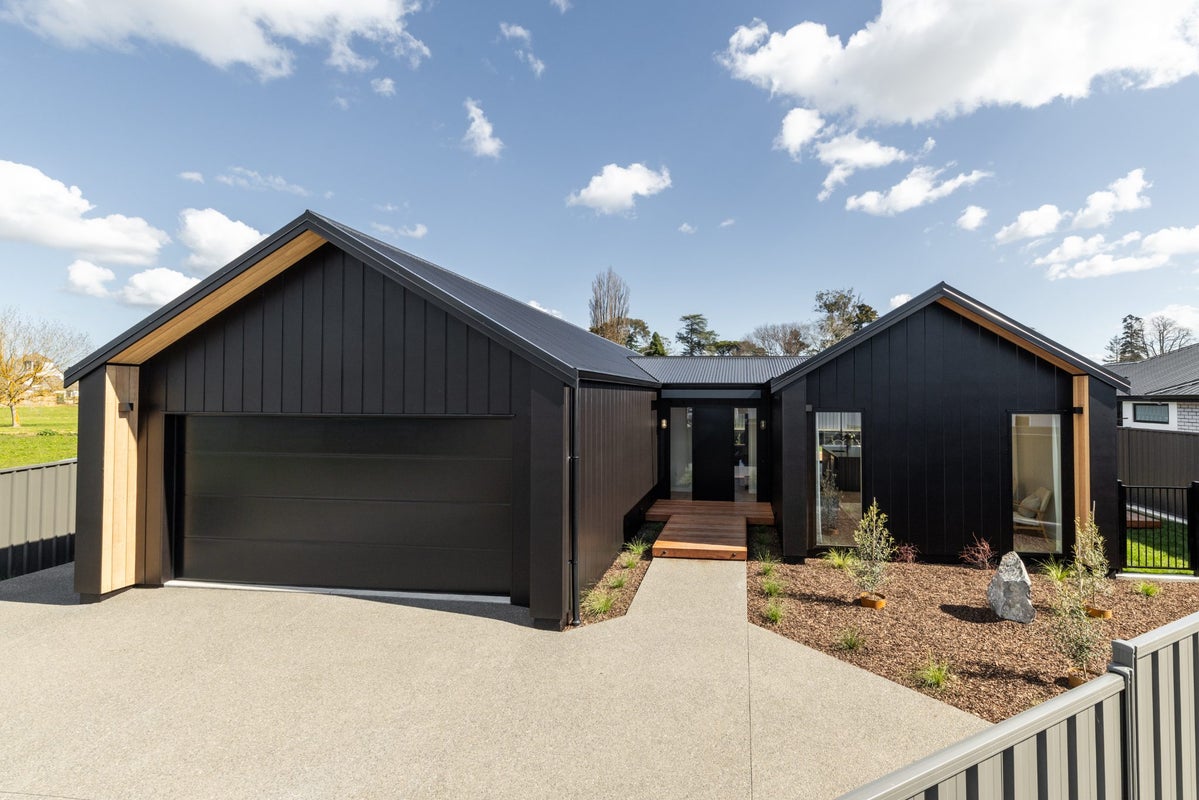 27 Matau Crescent, Frimley, Hastings - Carousel 2