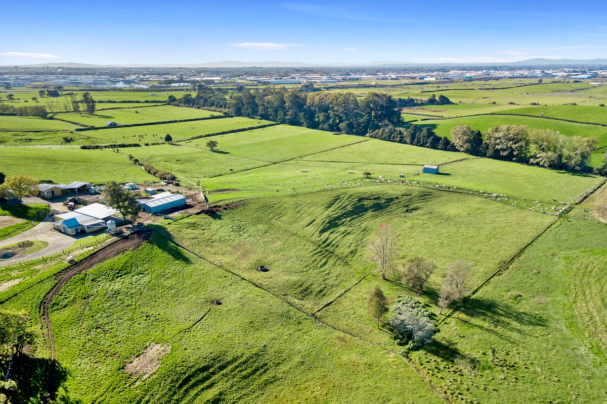 129 Burbush Road, Burbush, Hamilton - Carousel 1