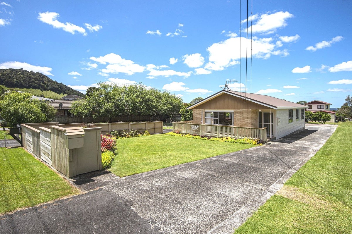 16 Lake Ora Road, Kamo, Whangarei - Carousel 2