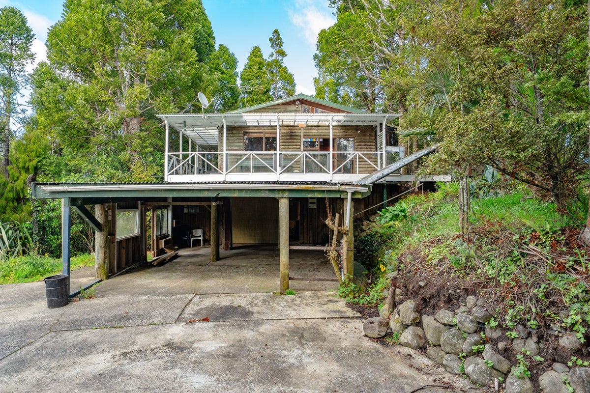14 Te Aute Ridge Road, Waitakere, Henderson - Carousel 1