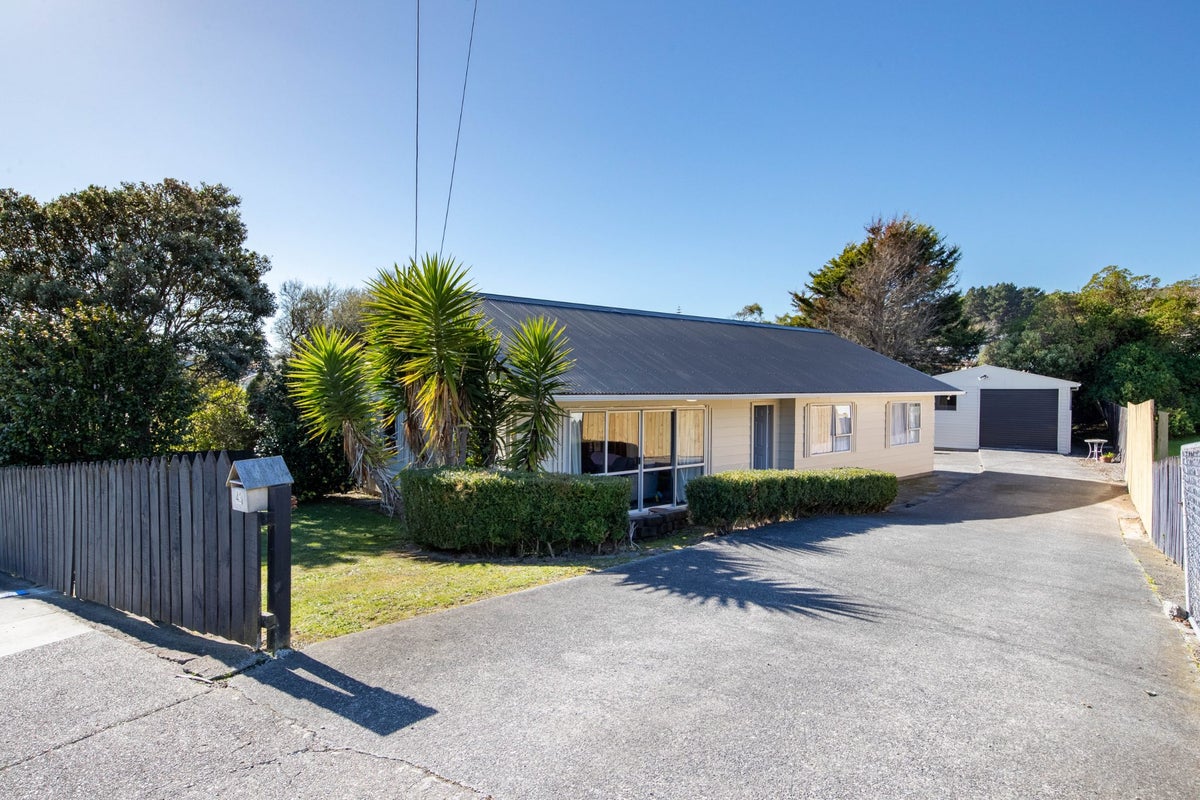 43 Levant Street, Cannons Creek, Porirua - Carousel 1