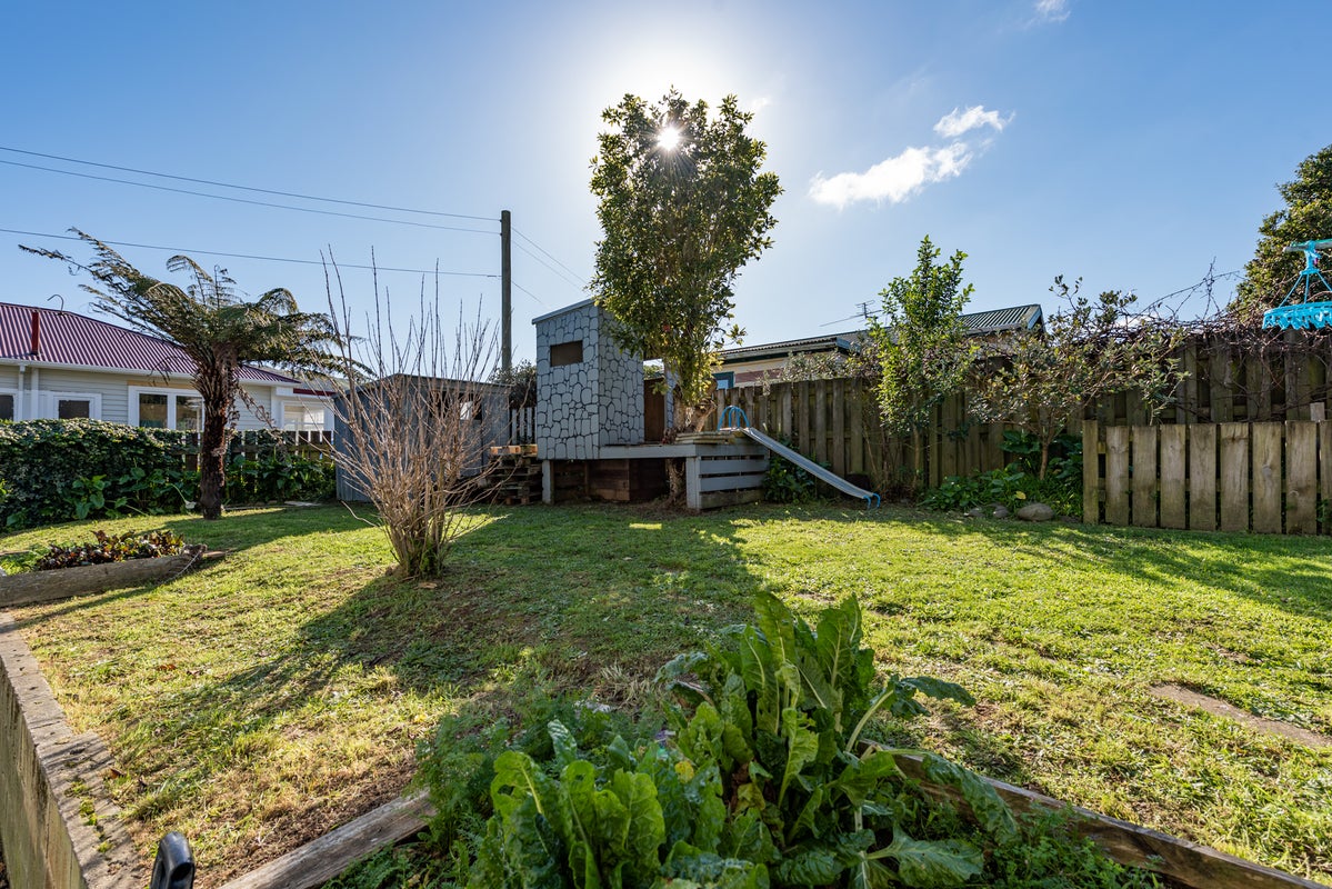 5A North Street, Tawa, Wellington - Carousel 2