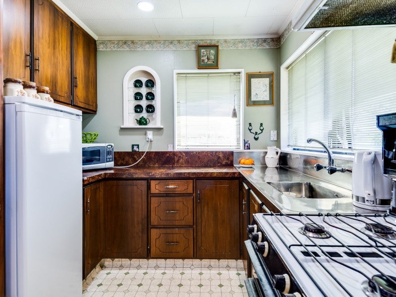 307 Willowpark Rd N, Mayfair, Hastings - Carousel 2