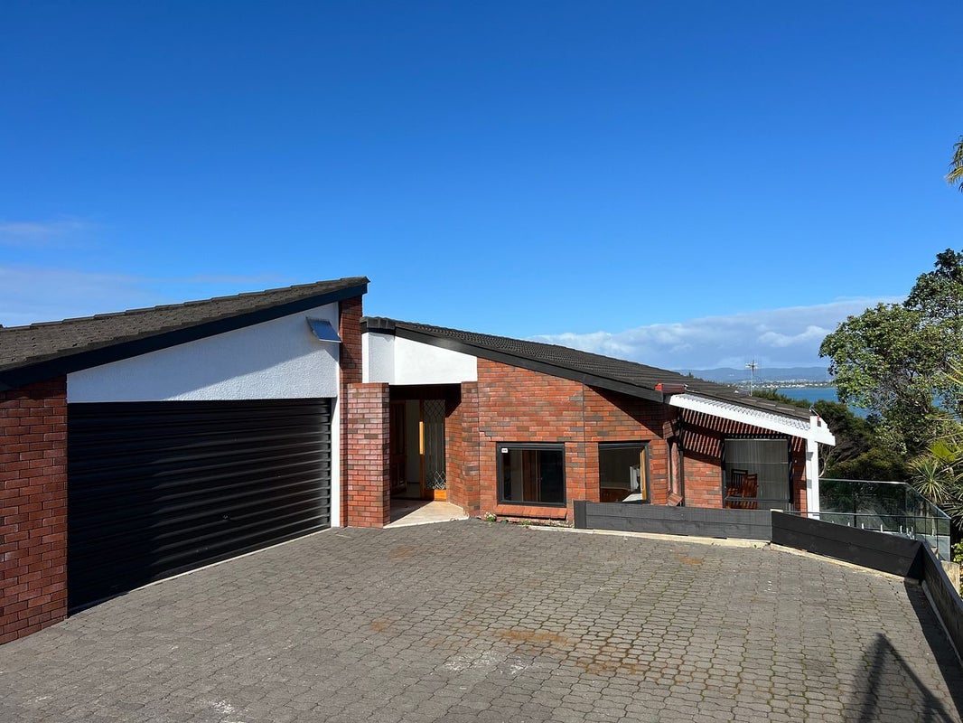 9 Poaka Place, Beach Haven, Auckland - Carousel 2