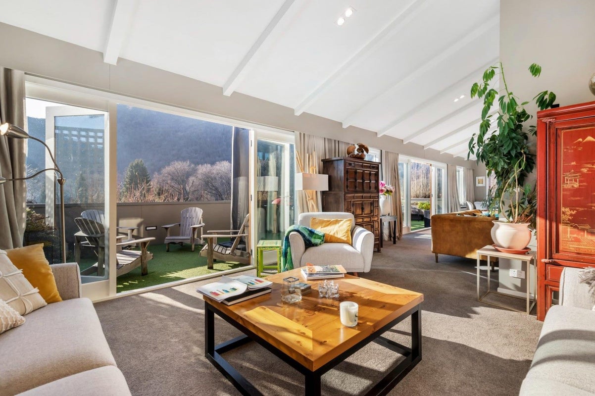 10 Suffolk Street, Arrowtown, Arrowtown - Carousel 1