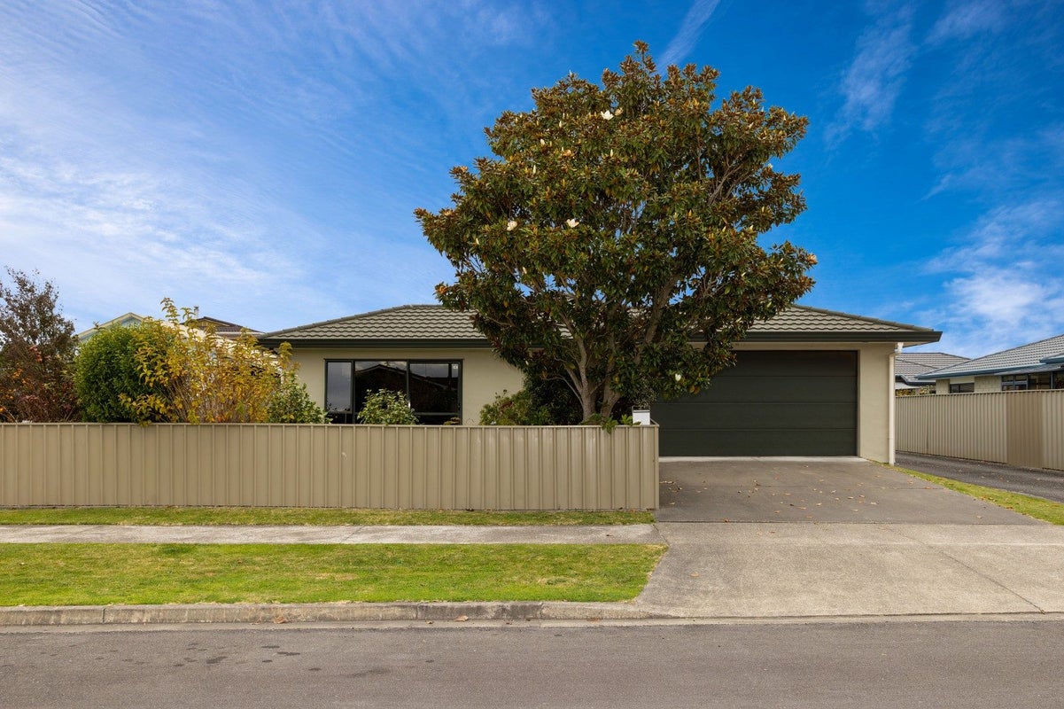 2D Forward Street, Greenmeadows, Napier - Carousel 1