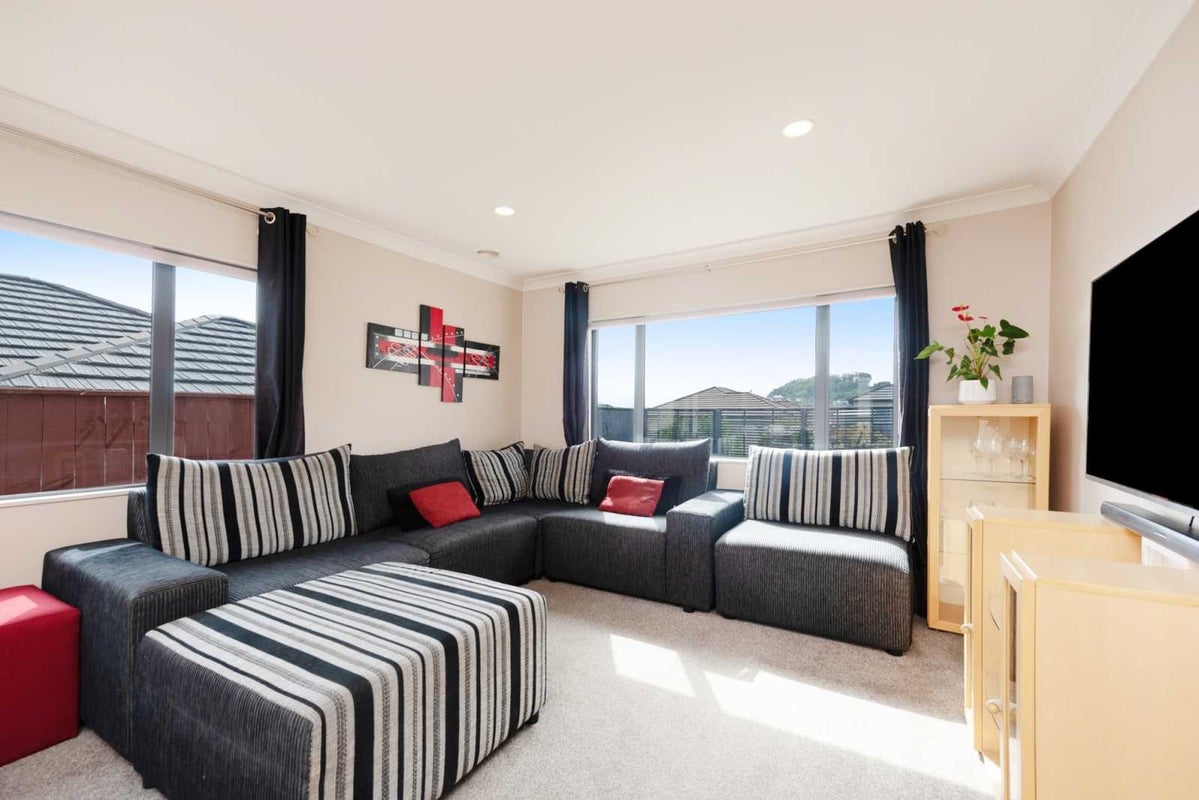 58 Staithes Drive North, Whitby, Porirua - Carousel 2