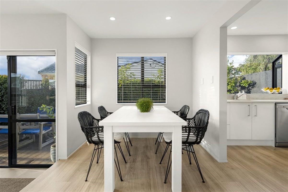 2/24 Exmouth Road, Northcote, Auckland - Carousel 18