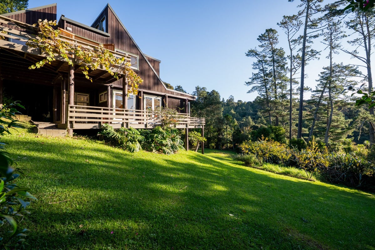 781 West Coast Road, Oratia, Auckland - Carousel 1