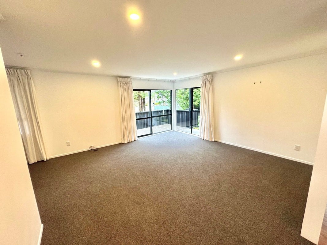 22 Kingsclere Place, Goodwood Heights, Auckland - Carousel 2
