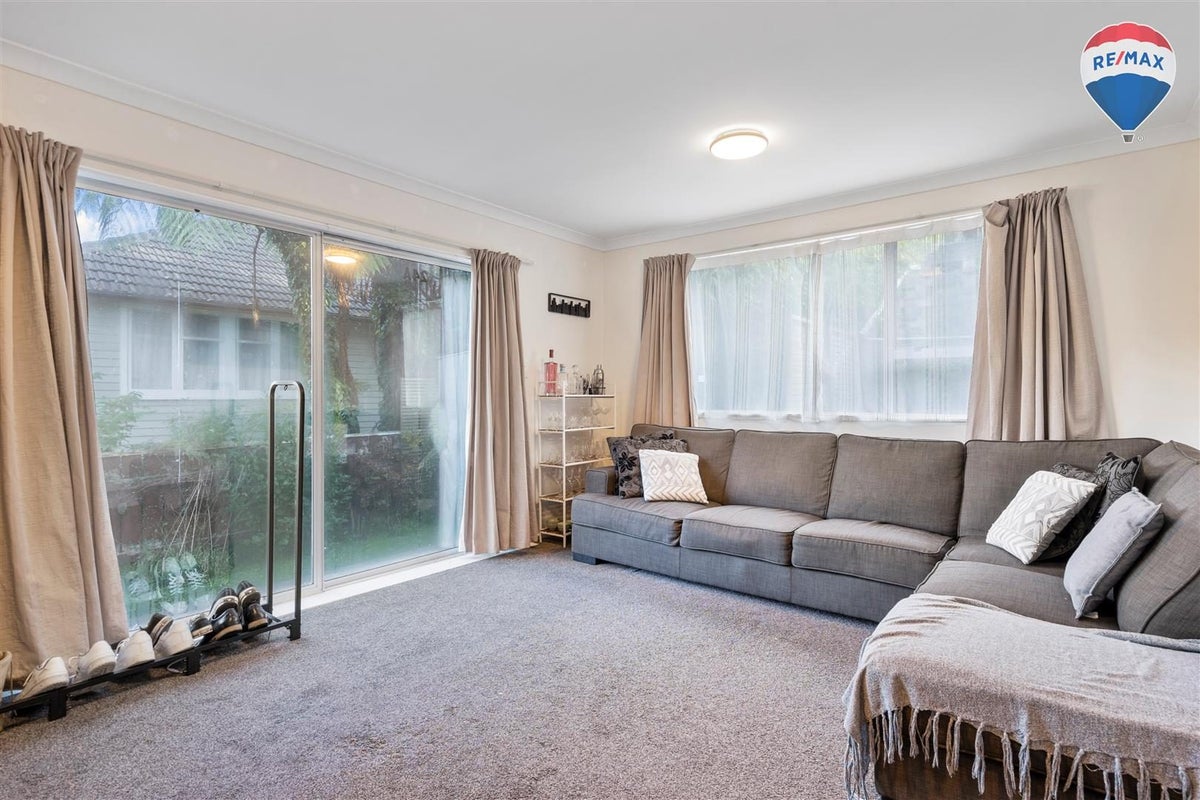 24A Logie ST, STOKES VALLEY, LOWER HUTT - Carousel 2