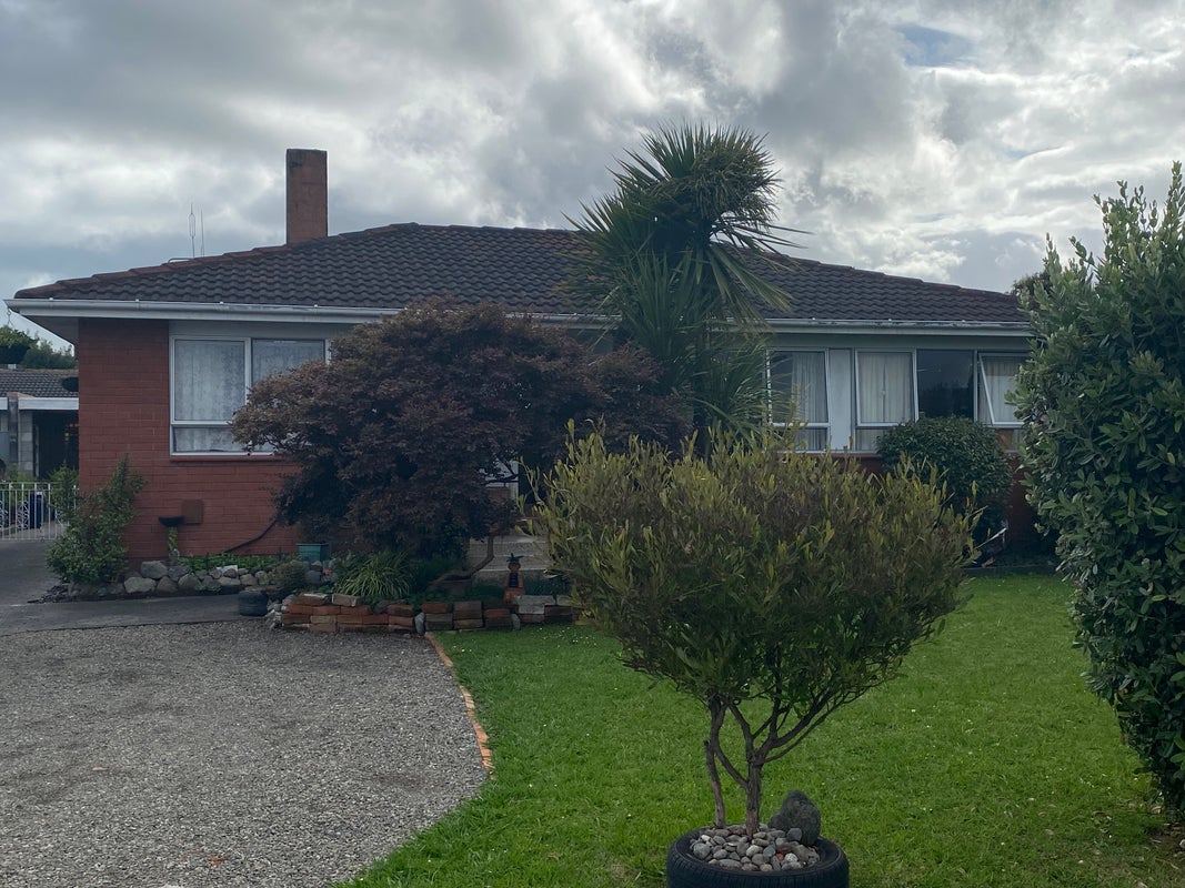 2 Rutland Place, Milson, Palmerston North - Carousel 1