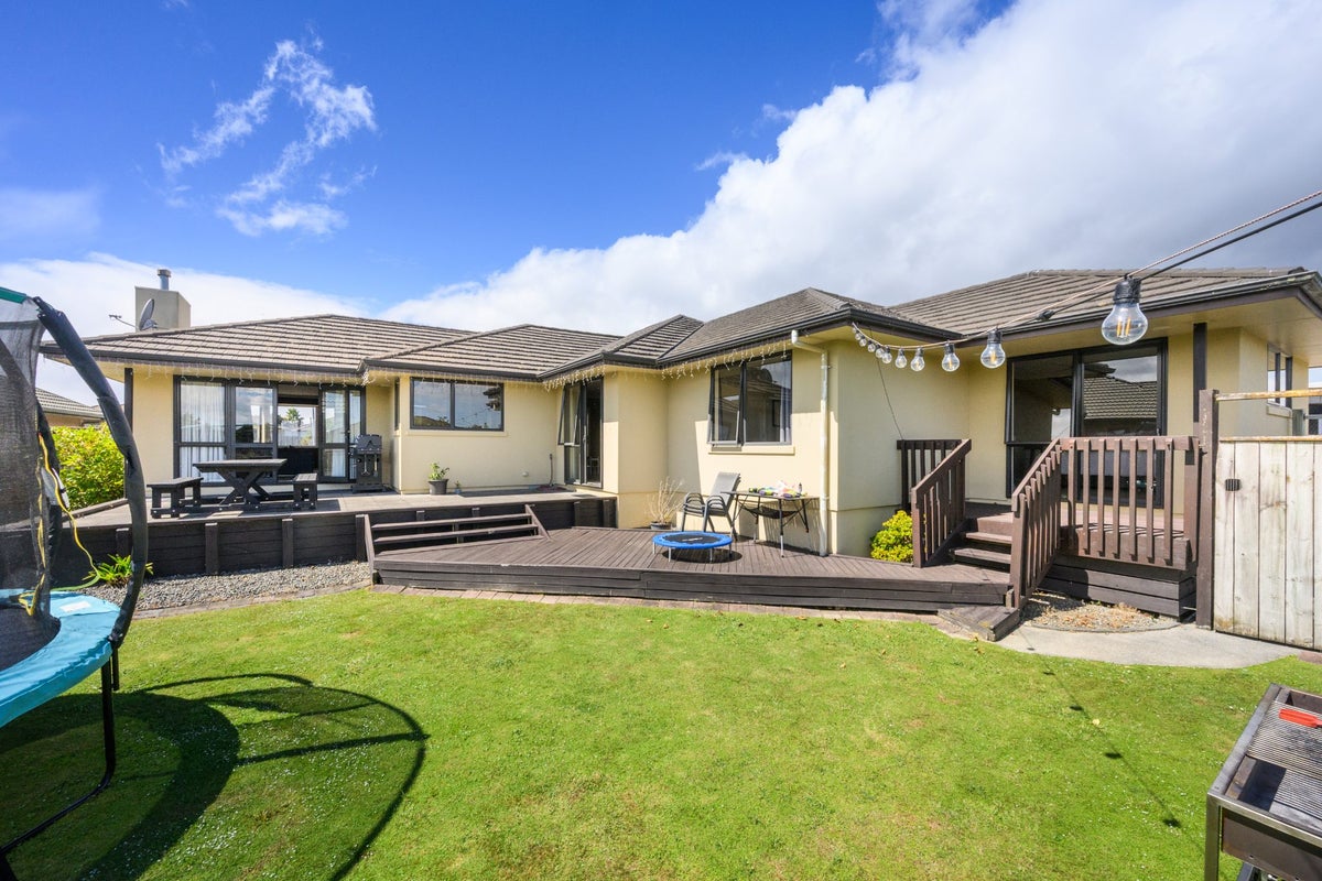 19 Johnstone Drive, Fitzherbert, Palmerston North - Carousel 21