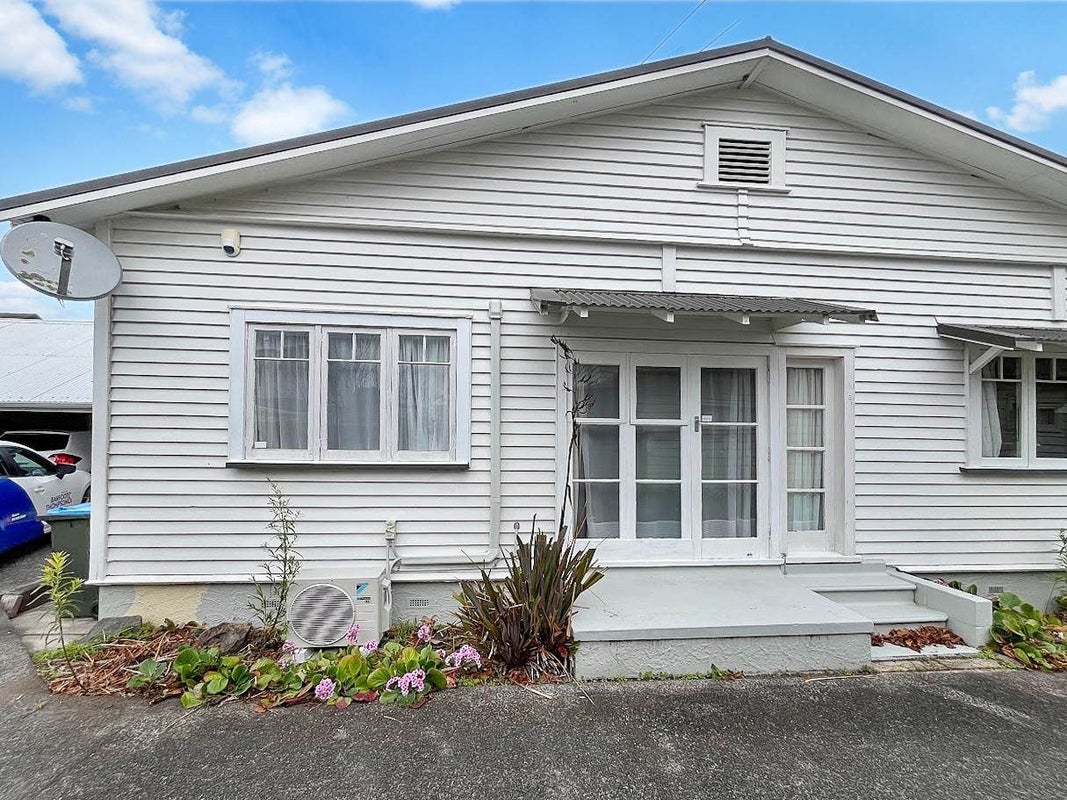 2/8 Karetu Road, Greenlane, Auckland - Carousel 1
