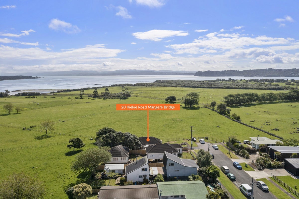 20 Kiekie Road, Mangere Bridge, Auckland - Carousel 2