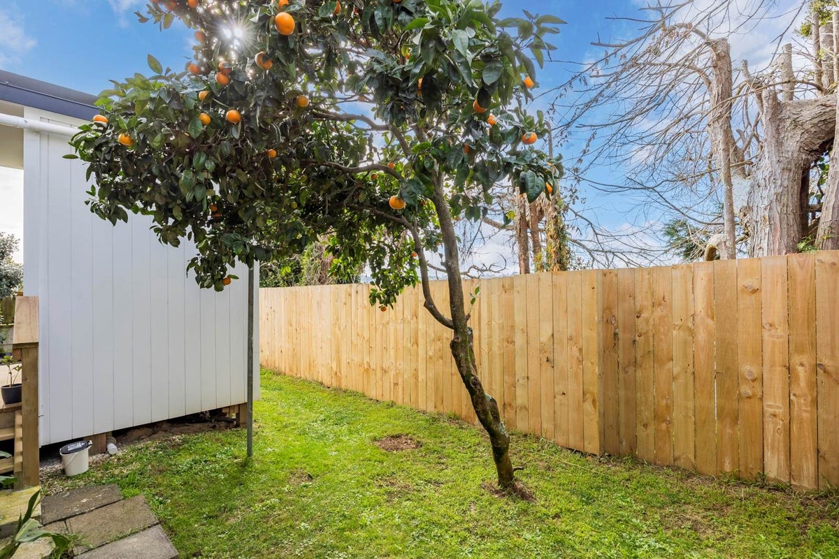 2/307A Wairau Road, Totara Vale, North Shore City, Auckland - Carousel 17