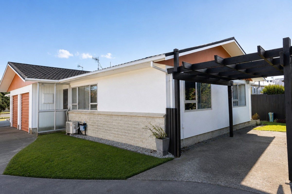 2/217 TARADALE ROAD, GREENMEADOWS, NAPIER - Carousel 1